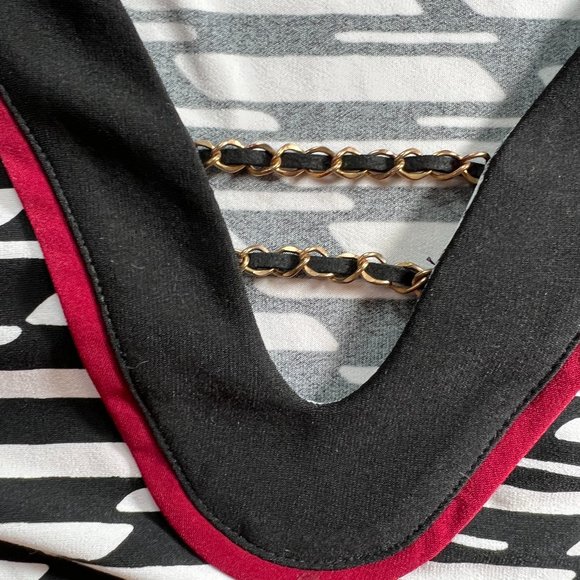 πStudio One Studio One V-Neckline 1/2 Sleeves PluPlus Size Soft Flowing Dress - Picture 13 of 15